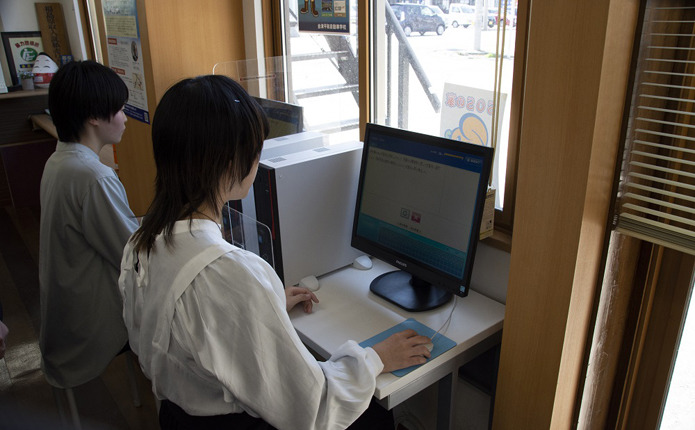 パソコンにて学科勉強中