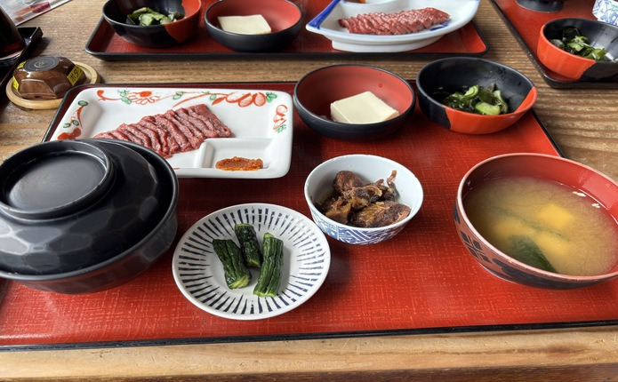 名物の馬刺し