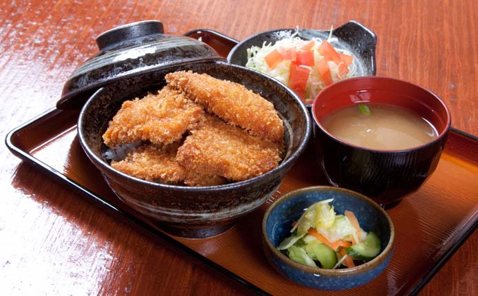 新潟名物のがっつりごはん｜タレかつ丼