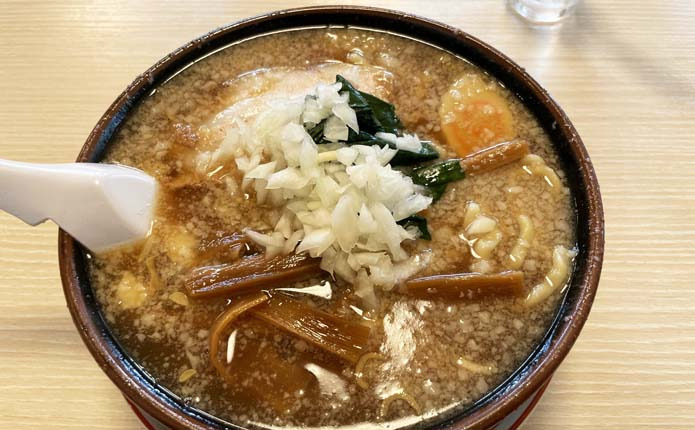 新潟名物を堪能｜背脂系ラーメン