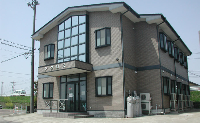 こまつ自動車学校の宿泊施設「アクロス」外観
