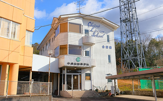 男性の合宿寮