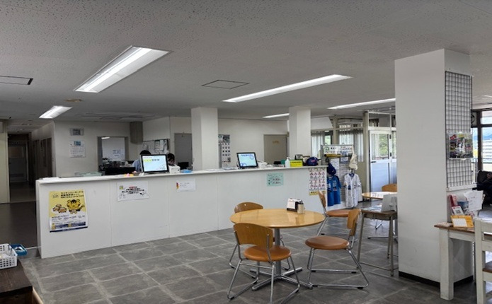 学校受付カウンター&待合スペース