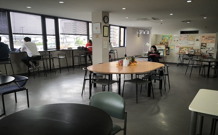 教習所待合室ロビー