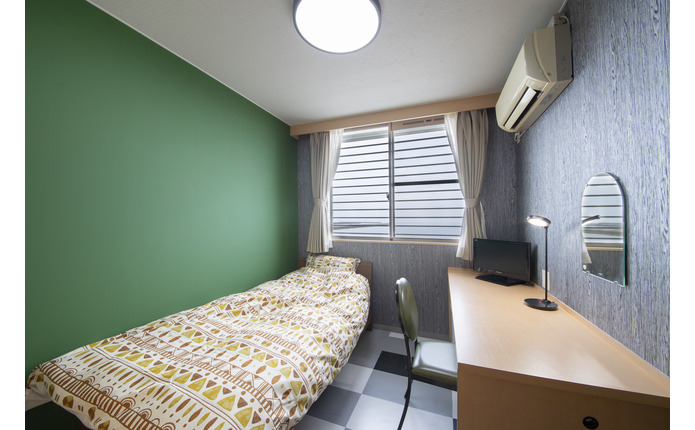ひとりで落ち着ける、宿舎の個室タイプ