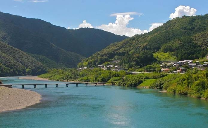 隣接する四万十市の沈下橋