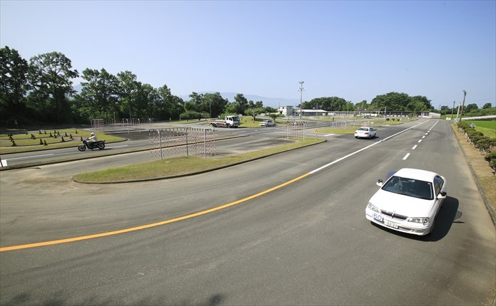 球磨川河畔にある教習コース