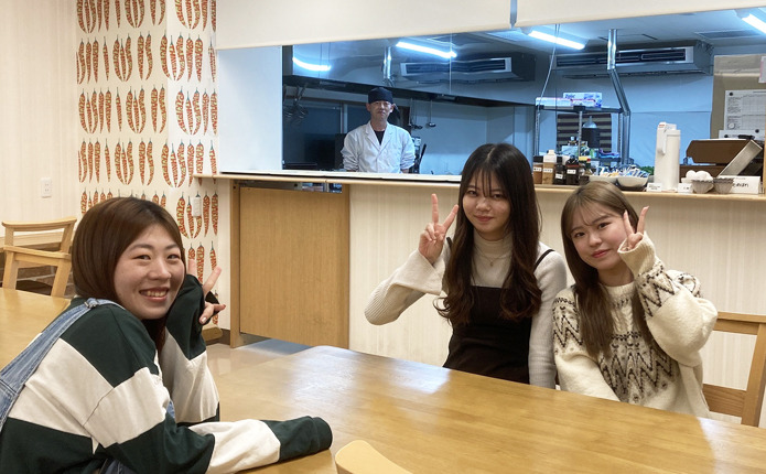 食堂で記念撮影!