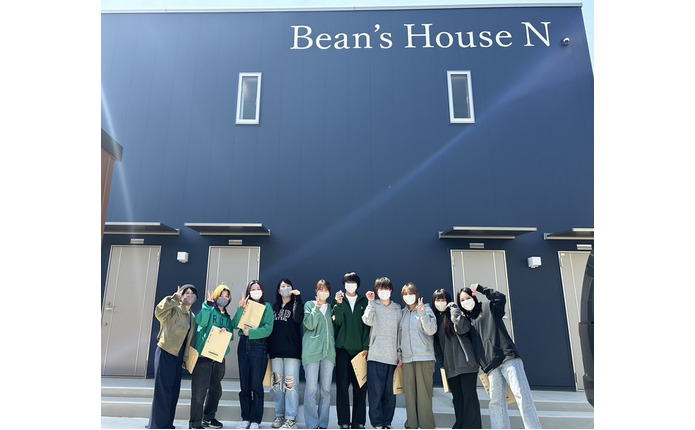 専用宿舎「Beans House N」前で!
